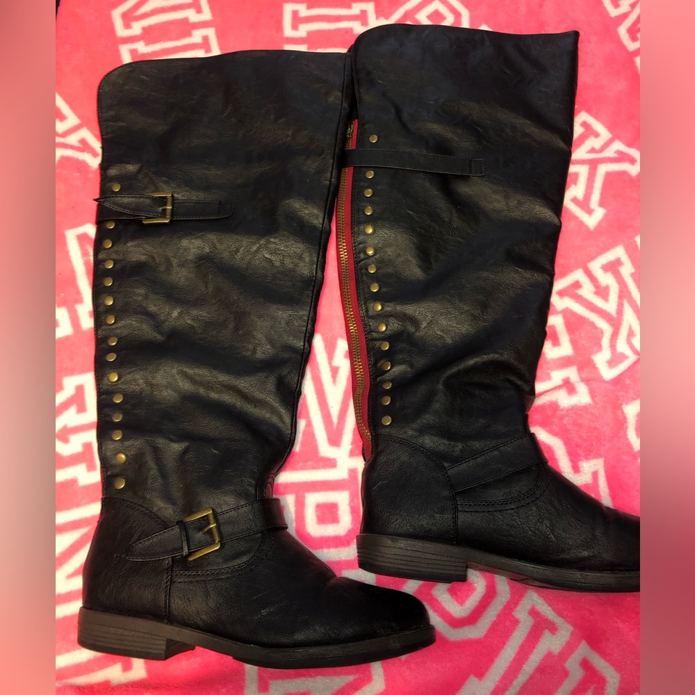 Size 10 brand less boots